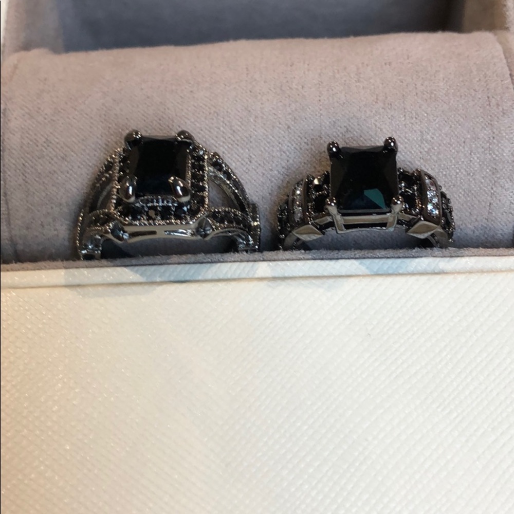 Black jewel fashion rings sz 8